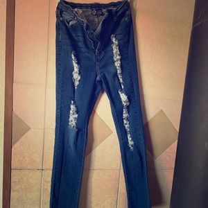 Woman’s distressed skinny  jeans